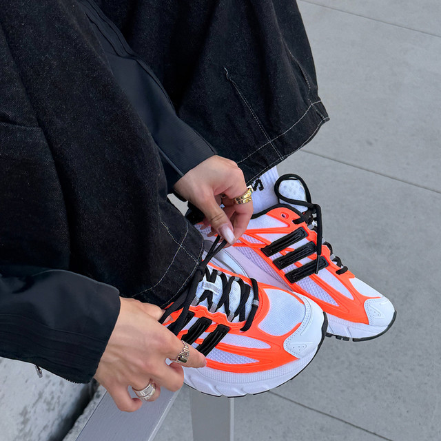 靴 kkk adidas ADISTAR XLG 2.0 SNEAKERS - White | Free Shipping with adiClub