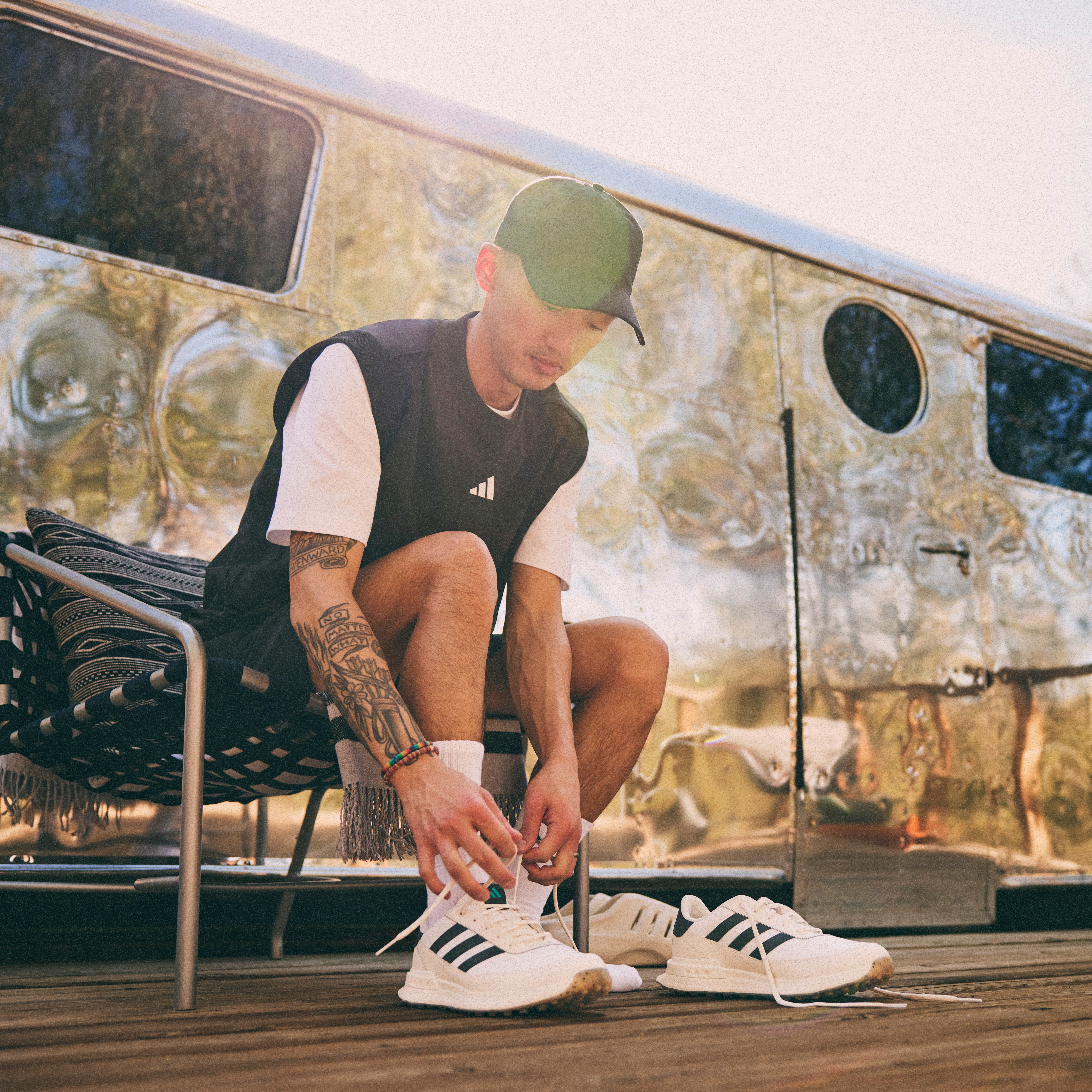 アディダスゴルフシューズS2G SpikelessLeather adidas S2G Spikeless Leather 24 Golf Sneakers - White | Free