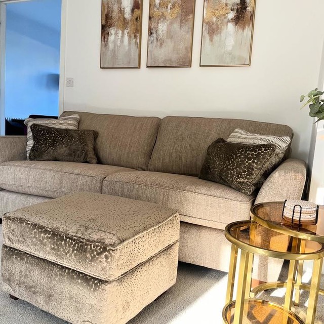 Oh my sofa is here!!! 🎉🎉 
Best day out of the whole house move!! Absolutely could not be happier with my sofa 🤩🤩
3 seater, cuddle chair in stone collection Sophia and the pattern storage footstool! Only taken 2.5 weeks to be delivered!! Thank you dfs 

#newsofaday #dfssofa #houseintoahome #cozylounge #livingroomstyle
