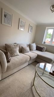 LOOOVE my dfs sofa 🫶🏼🤍
I love this space we've created, so relaxing and calming ✨

#homeaccount #homedecor #newbuild #cosy #chillwithme #dfs #mydfs #yesdfs #beigehome