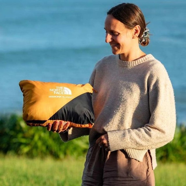 ノースフェイス　Wawona blanket Amazon.com : The North Face Wawona Fuzzy Blanket | Dual