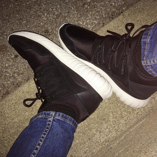 Adidas tubular invader strap black