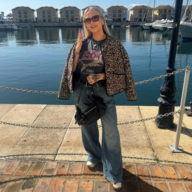 Pull&Bear Straight-leg jeans with splits in medium blue