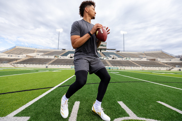 adidas アメリカンフットボール スパイク WH/GD　JP26.5cm Football Clothes & Shoes | adidas US