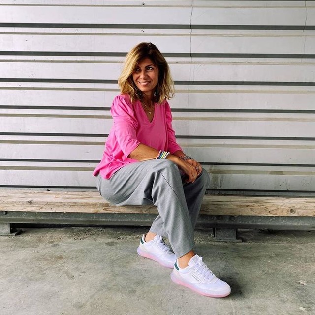 reebok club c legacy trainers in chalk with orange sole