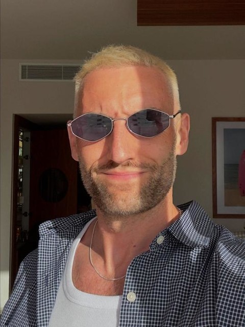 AJ Morgan slim metal oval sunglasses in silver with black lens